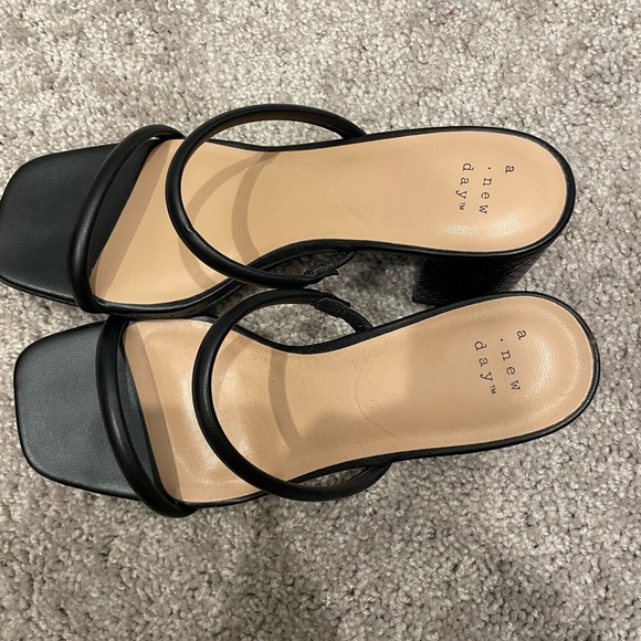 Target A New Day Low Block Heel Sz 7.5 - Picture 2 of 3